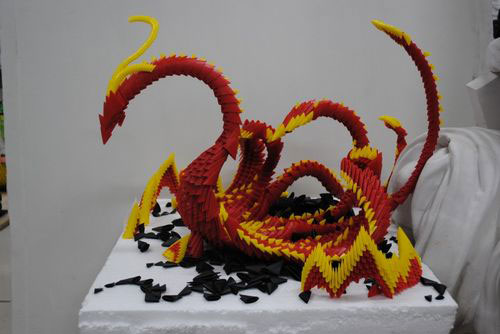 廈門大學(xué)漳州校區(qū)藝術(shù)學(xué)院“樂(lè)為杯”立體塑菱設(shè)計(jì)大賽獲獎(jiǎng)作品《鳳》