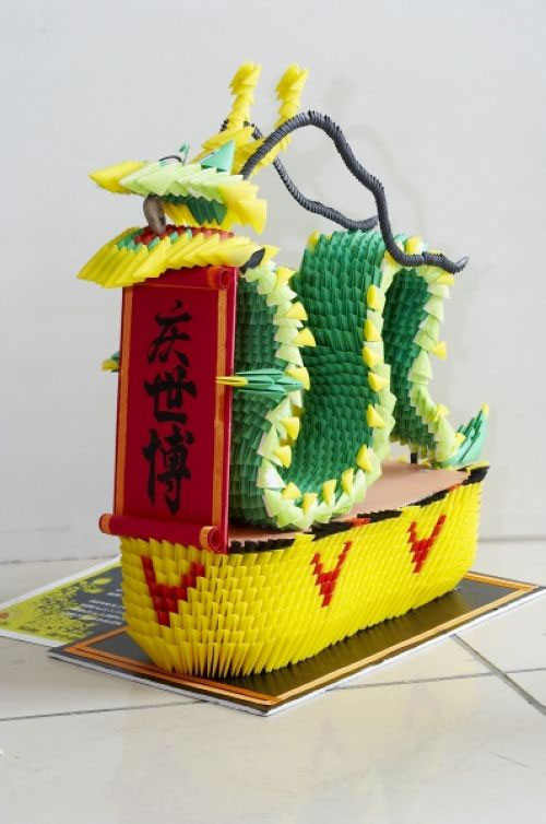 廈門大學(xué)漳州校區(qū)藝術(shù)學(xué)院“樂(lè)為杯”首屆立體塑菱設(shè)計(jì)大賽獲獎(jiǎng)作品《慶世博》